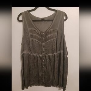 Torrid Sleeveless Shirt (Intentionally wrinkled) Torrid Size 2 (20/22)